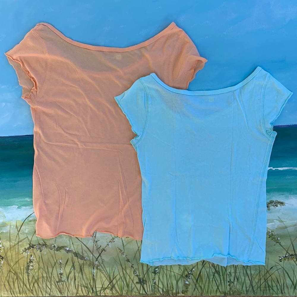GAP Lightweight Bundle of Two Tees Sizes S & M - Picture 4 of 6